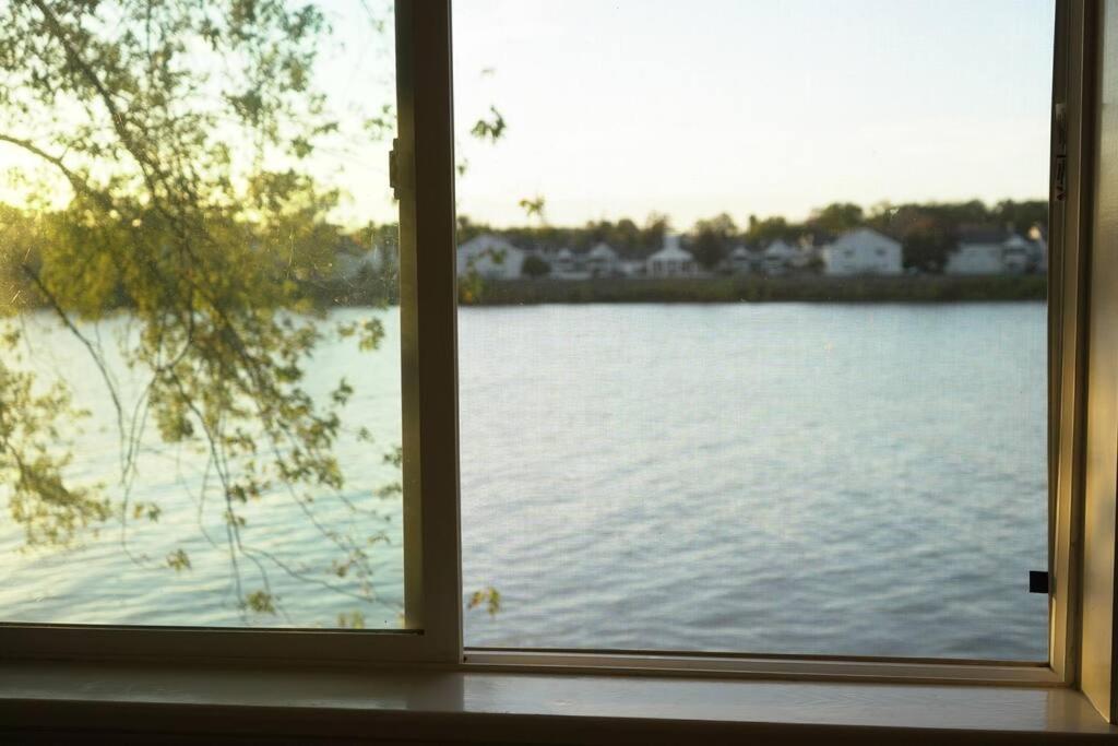 Queen Bed Beautiful Sunset W River View Fast Wifi Apartment Troy Exterior photo