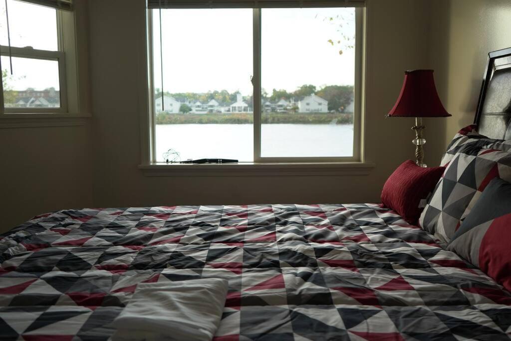 Queen Bed Beautiful Sunset W River View Fast Wifi Apartment Troy Exterior photo