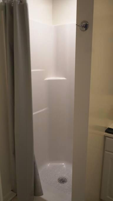 Queen Bed Beautiful Sunset W River View Fast Wifi Apartment Troy Exterior photo